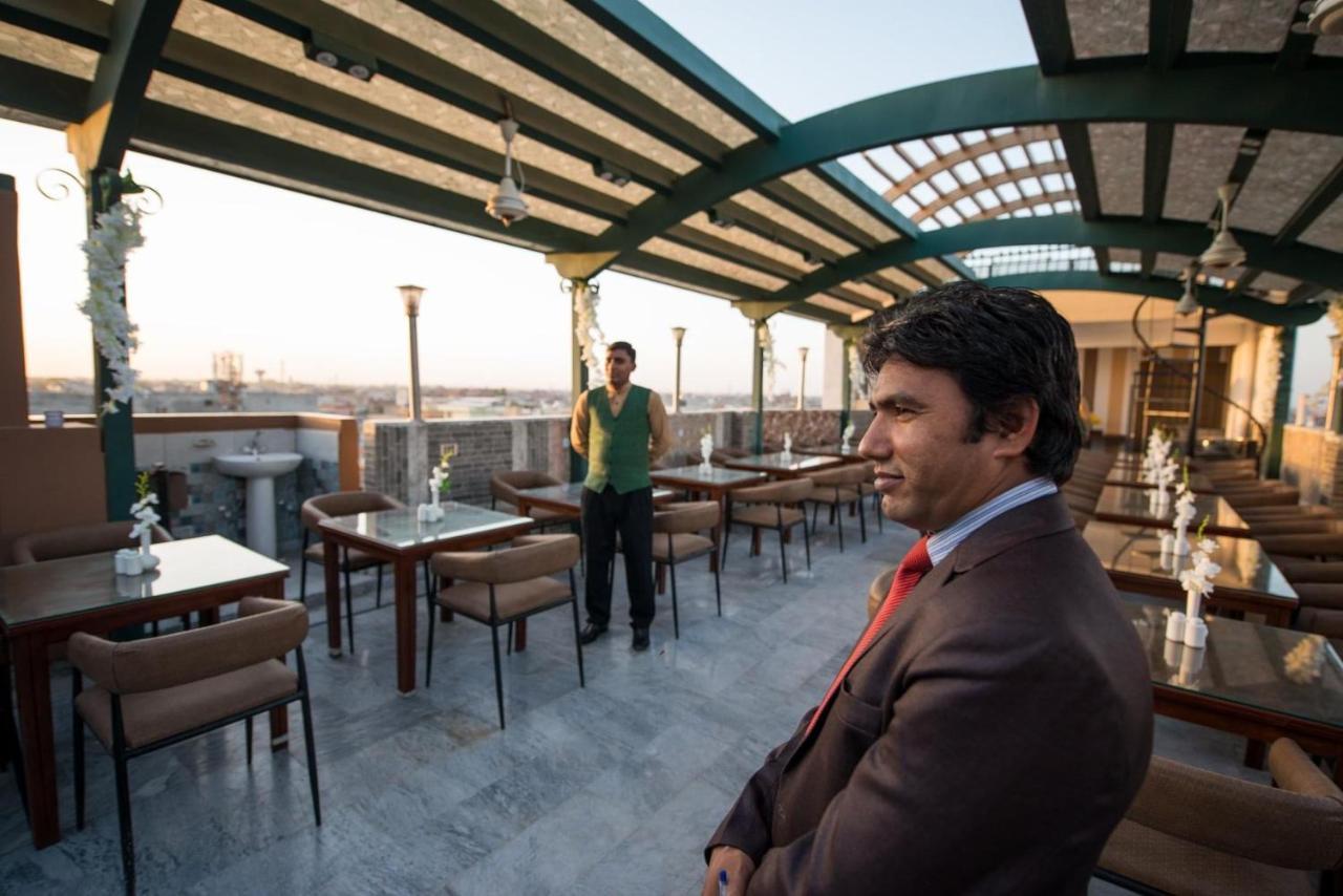 Hotel Holiday Lahore Exteriér fotografie